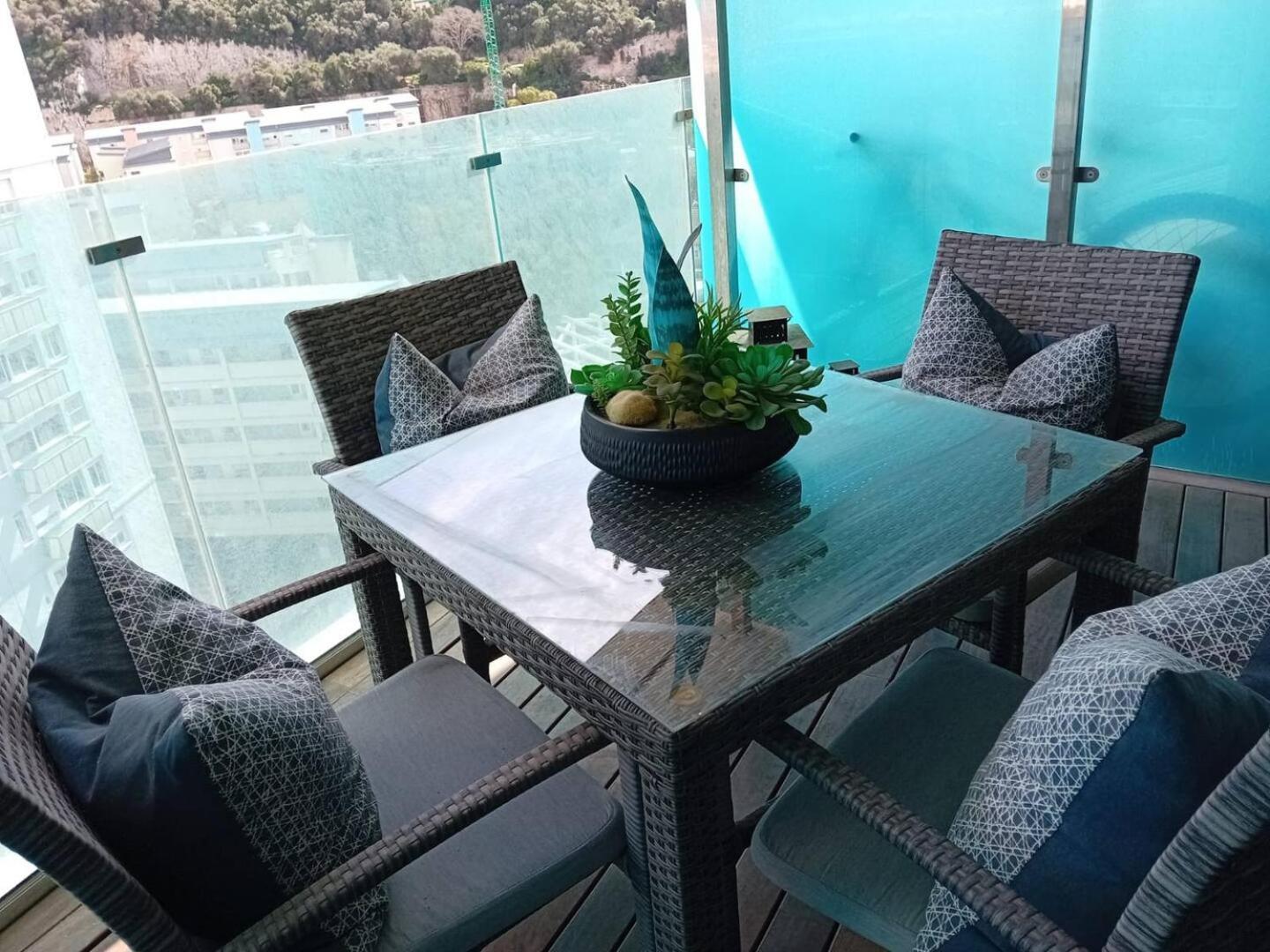 Urban Oasis At Luxurious Ocean Village Gibraltar Extérieur photo